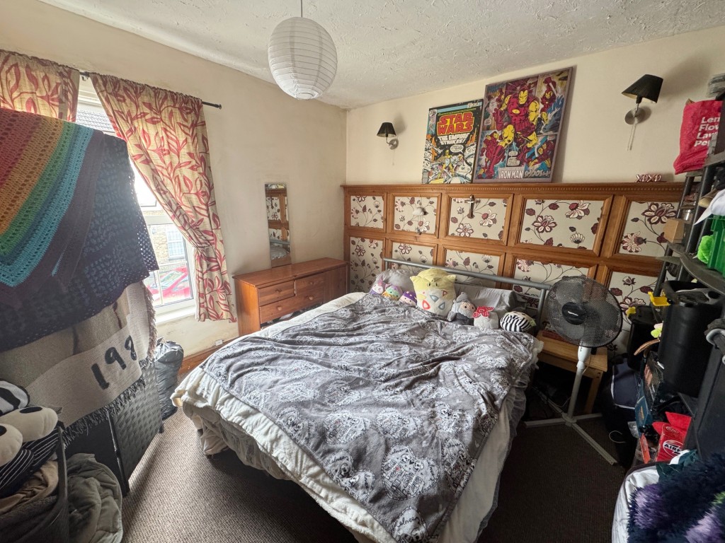 Lot: 28 - FREEHOLD TERRACE HOUSE INVESTMENT - Bedroom 1